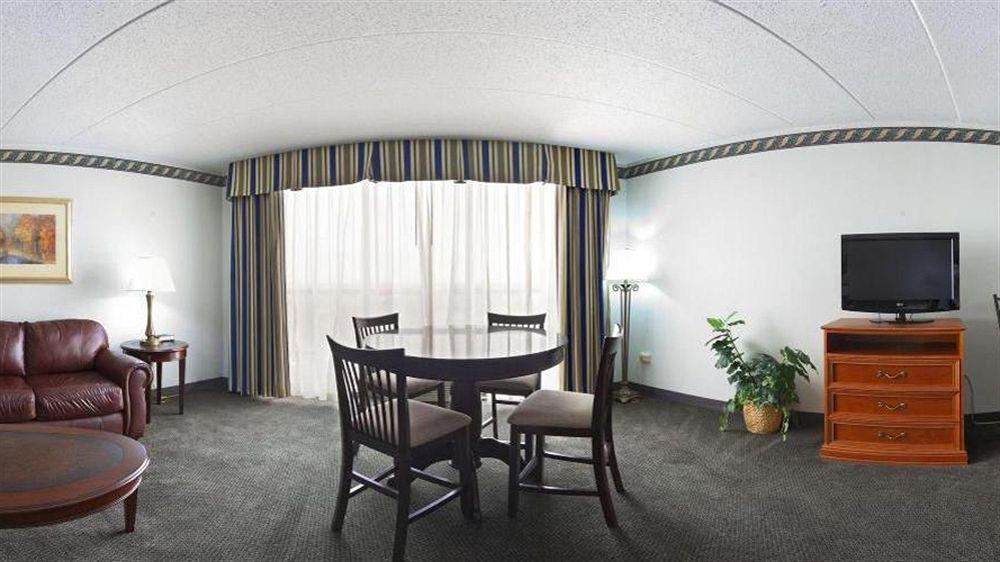 Holiday Inn Rockford By Ihg מראה חיצוני תמונה